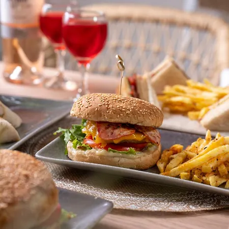 Lägenhetshotell Sandy Seaside 4*