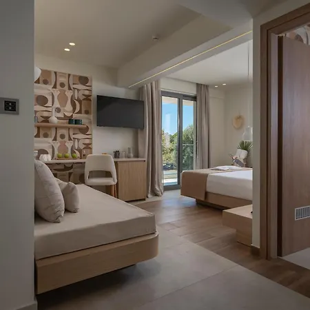Sandy Seaside 4*
