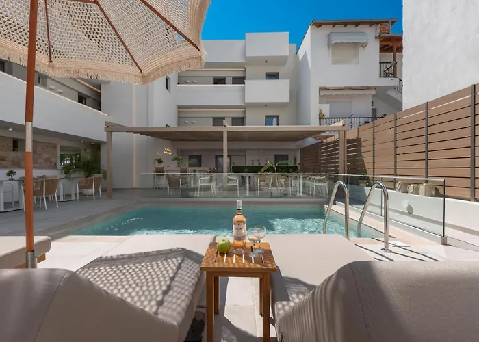 Sandy Seaside Aparthotel Flogita