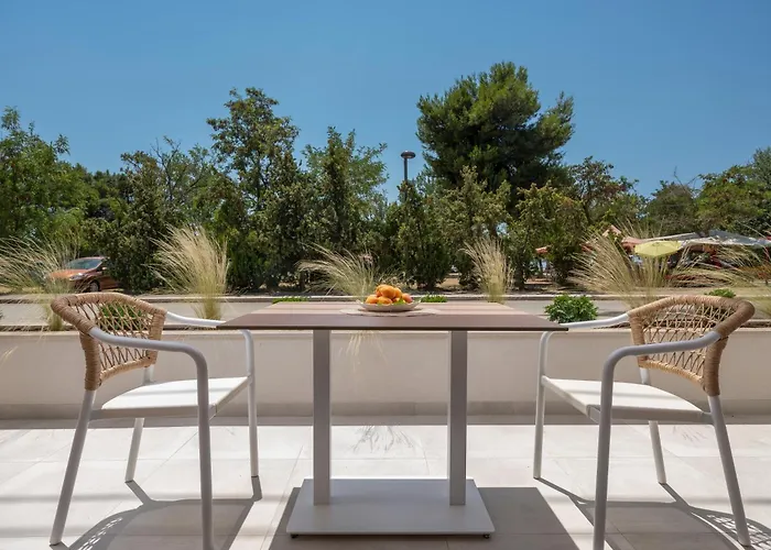 Sandy Seaside Aparthotel 4*