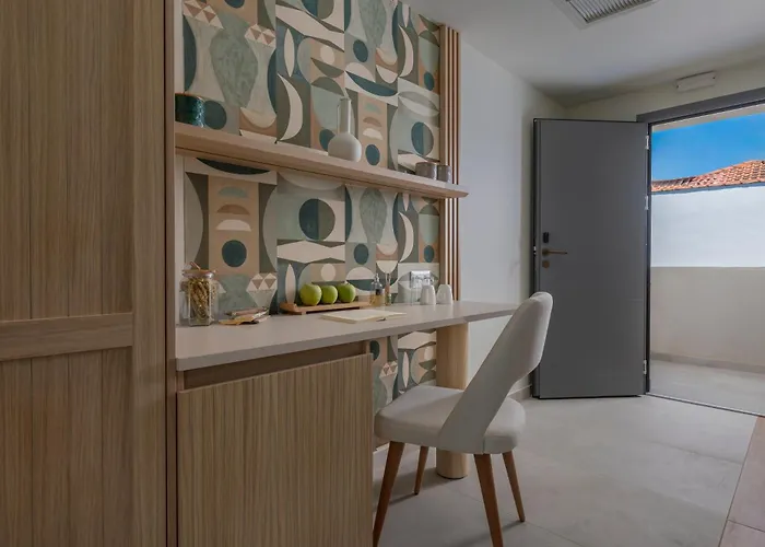 Sandy Seaside Aparthotel Flogita