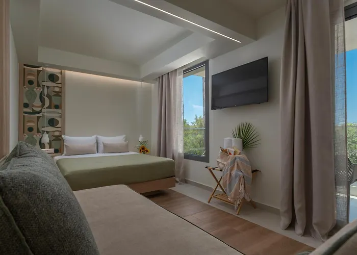 Sandy Seaside Aparthotel Flogita