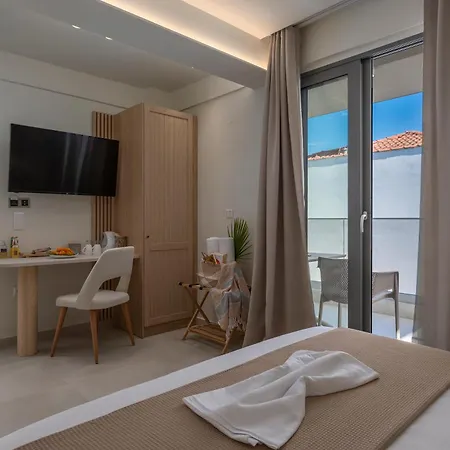 Sandy Seaside Aparthotel Flogita