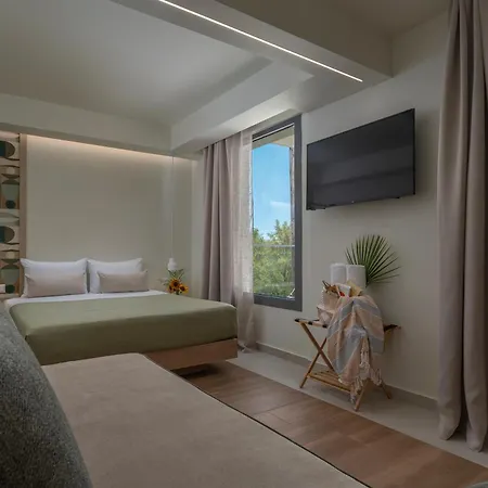 Sandy Seaside Aparthotel Flogita